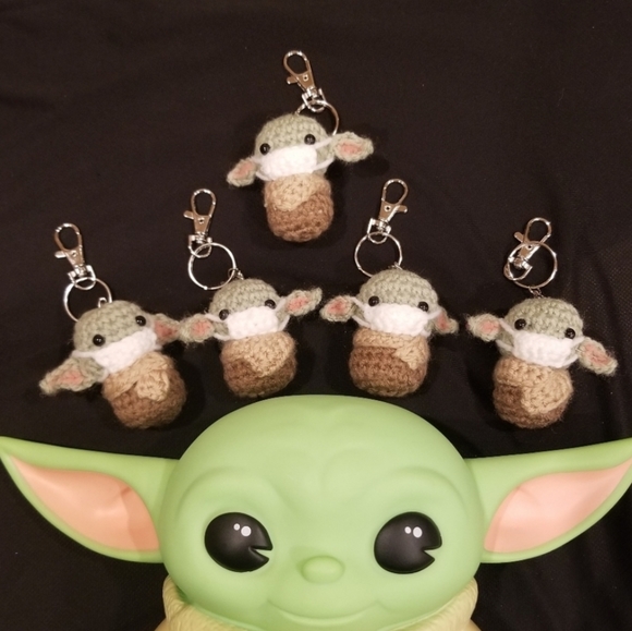 Accessories - Baby Alien Keychain with Removable Mask